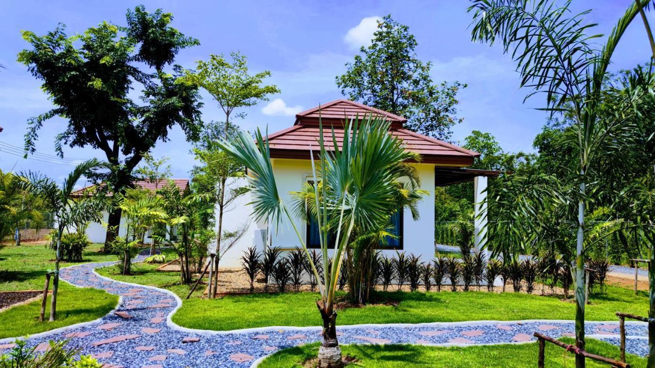 Isan Golf & Adventure Hotel Udon Thani Exterior photo