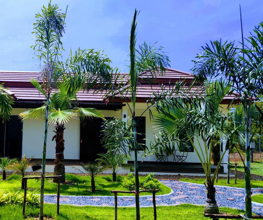 Isan Golf & Adventure Hotel Udon Thani Exterior photo