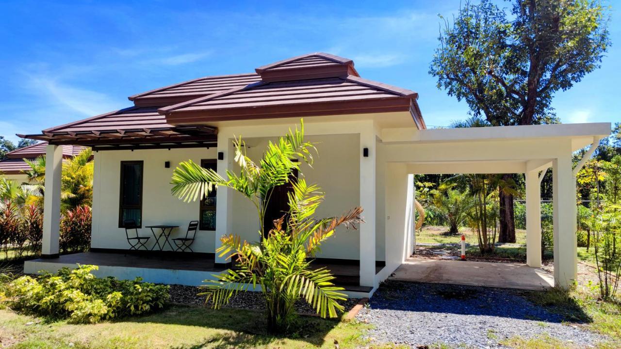 Isan Golf & Adventure Hotel Udon Thani Exterior photo